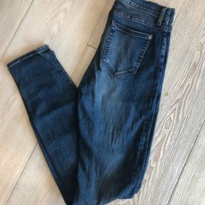 Koral Mid Rise Legging Jean. Lots of stretch. Size 25.